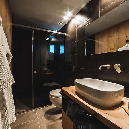 أجنحة ماركيز - للبالغين فقط فندق 5*