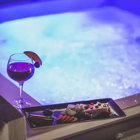 فندق أجنحة ماركيز - للبالغين فقط 5*