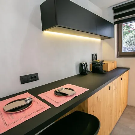 أجنحة ماركيز - للبالغين فقط ثيرا