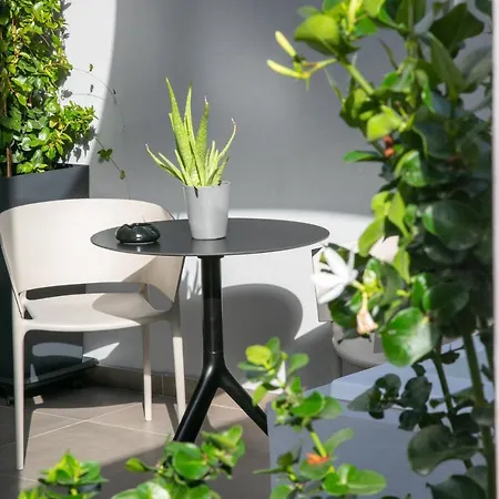 أجنحة ماركيز - للبالغين فقط