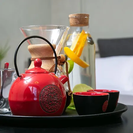 فندق أجنحة ماركيز - للبالغين فقط ثيرا