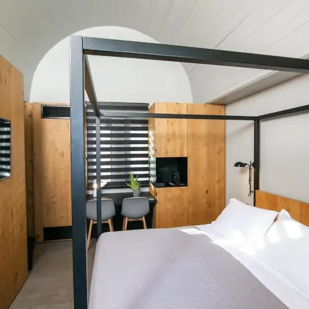 أجنحة ماركيز - للبالغين فقط ثيرا