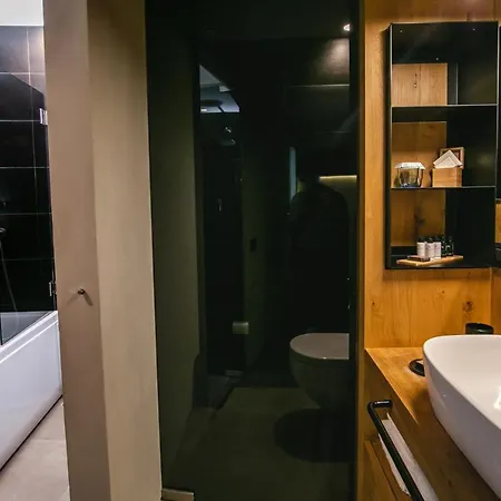 أجنحة ماركيز - للبالغين فقط 5*