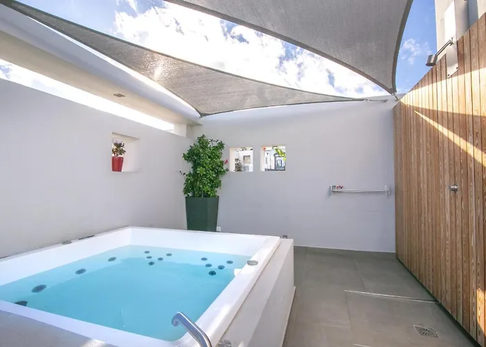 Marquise - Adults Only